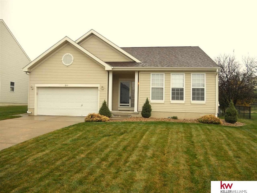 2111 Lakewood Dr, Papillion, NE 68046 - photo 1