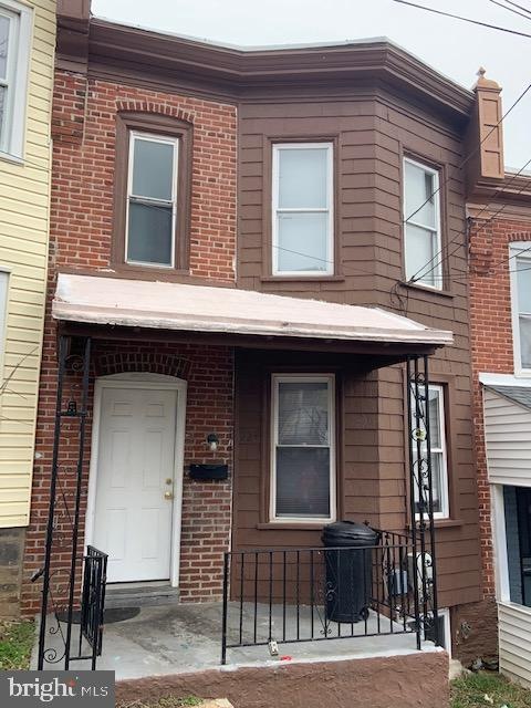 923 Lawrence Ave, Darby, PA 19023 - photo 1