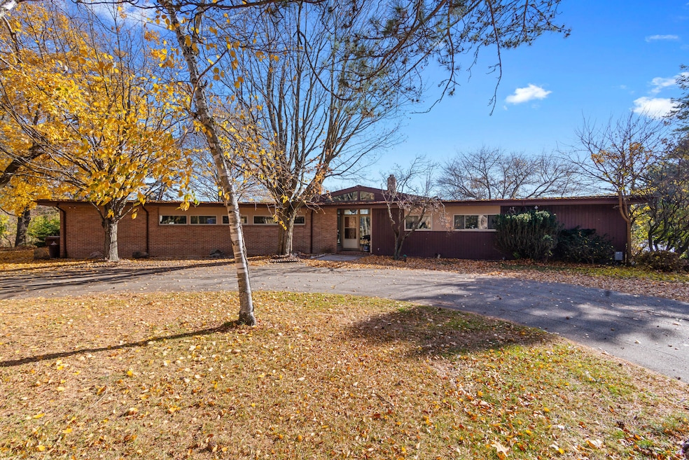 4105 Riverview Dr, Alma, MI 48801 - photo 1