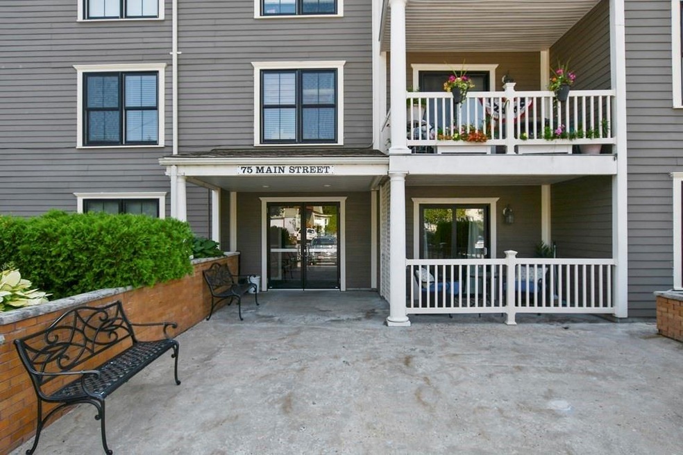 75 Main St unit 105, Amesbury, MA 01913 - photo 1