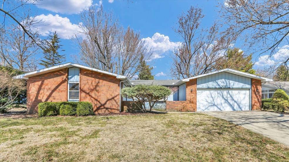 208 E Mchenry St, Urbana, IL 61801 - photo 1