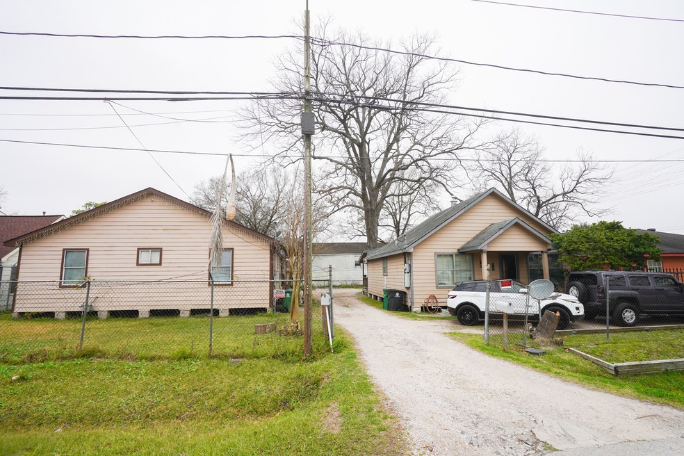 6533 Enid St, Houston, TX 77022 - photo 1