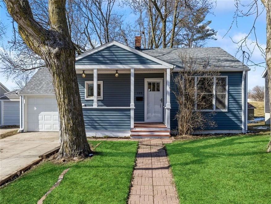 205 E 19th St S, Newton, IA 50208 - photo 1