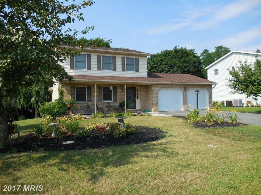 1561 Mark Dr, Chambersburg, PA 17201 - photo 1