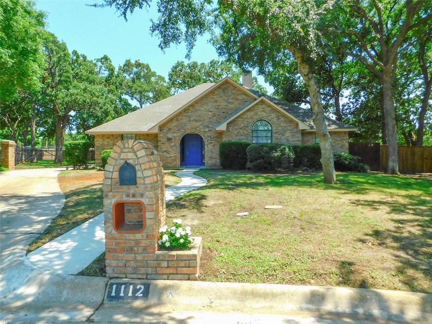 1112 Abbots Ln, Denton, TX 76205 - photo 1