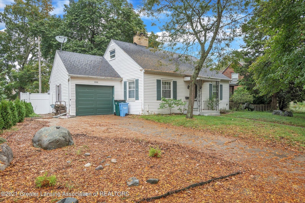 1315 Pershing Dr, Lansing, MI 48910 - photo 1