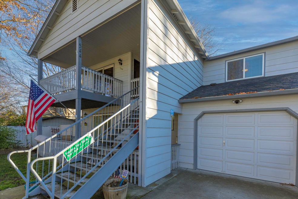 544 Village Dr unit E18, Central Point, OR 97502 - photo 1