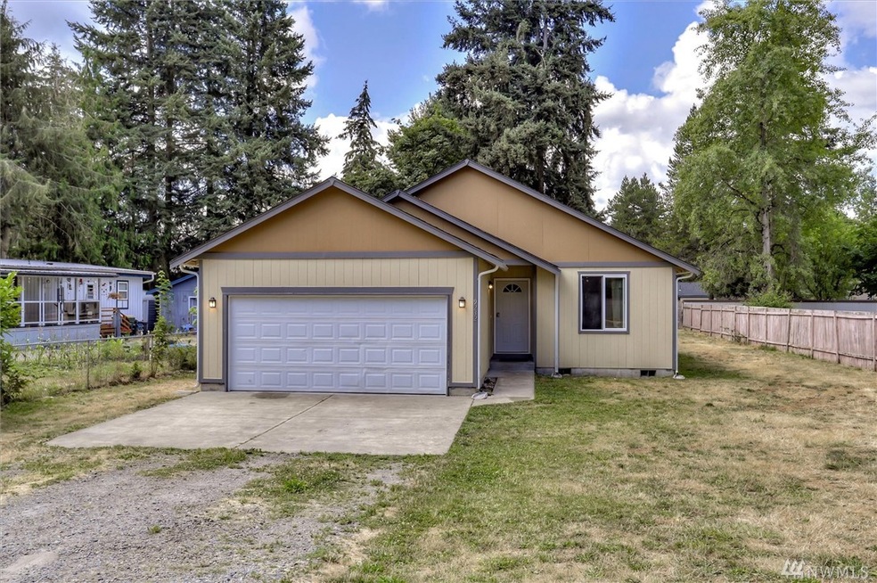 9232 Pepperidge Ln SE, Yelm, WA 98597 - photo 1