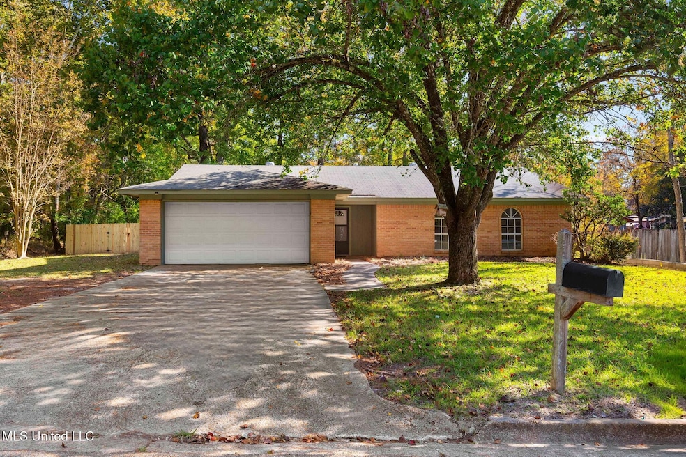 408 Hollyberry Dr, Clinton, MS 39056 - photo 1