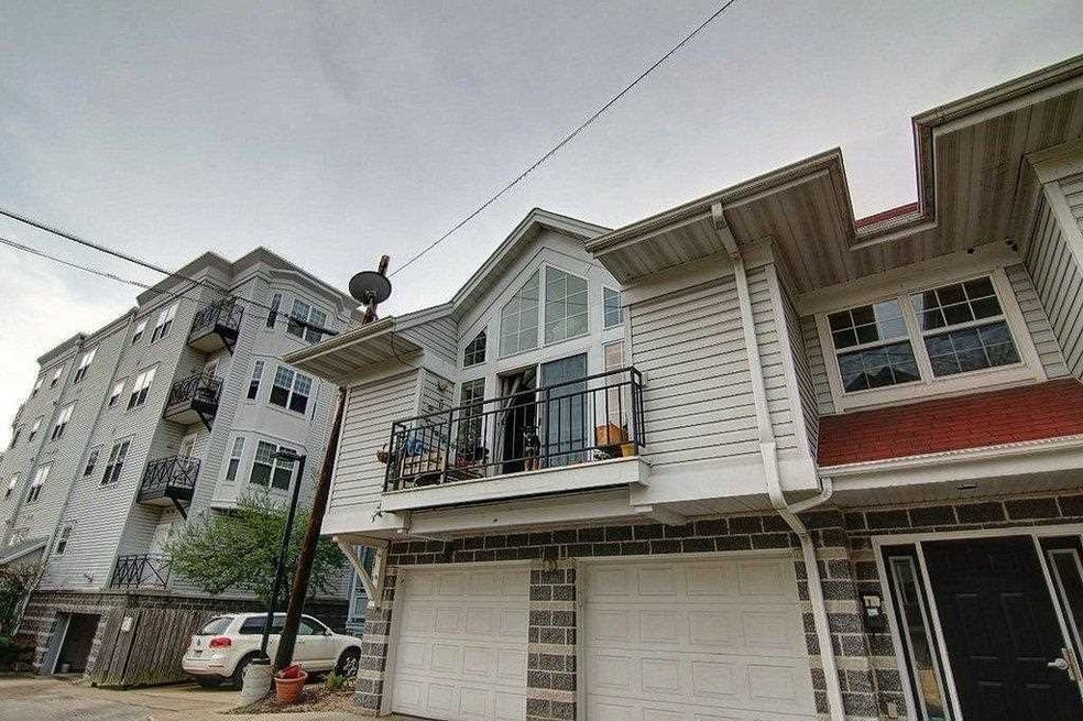 343 W Doty St unit 2, Madison, WI 53703 - photo 1