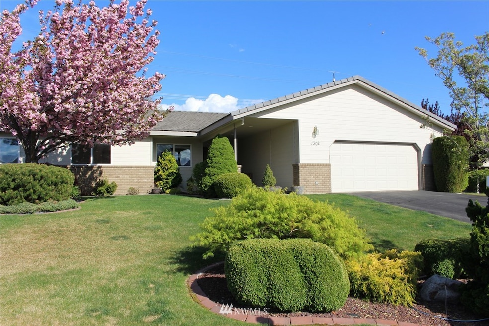 1380 Eastmont Ave unit 1302, East Wenatchee, WA 98802 - photo 1