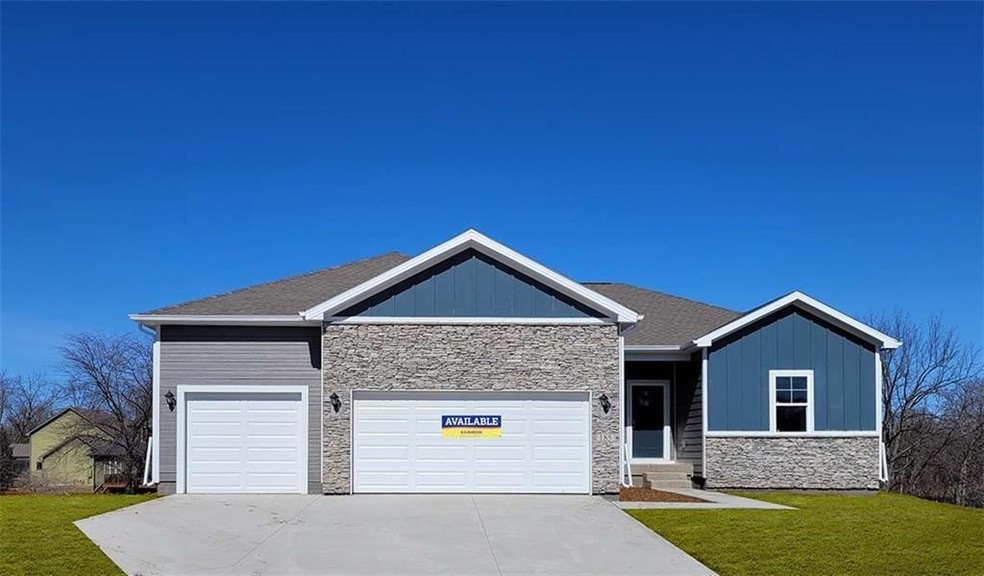 9733 Marnewood Dr, Johnston, IA 50131 - photo 1