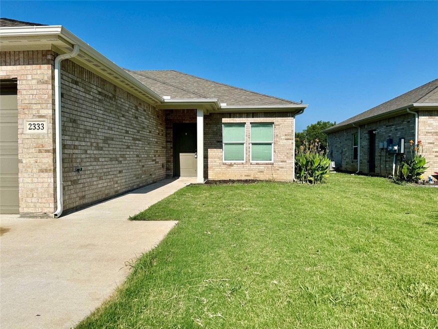 2333 N Hickory St, Sherman, TX 75092 - photo 1