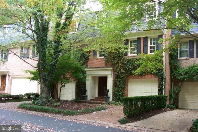 1304 Skipwith Rd, McLean, VA 22101 - photo 1