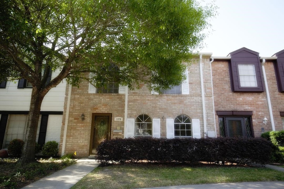 1370 Country Place Dr, Houston, TX 77079 - photo 1