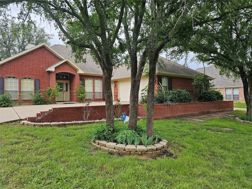 205 Aqua Vista Dr, Granbury, TX 76049 - photo 1