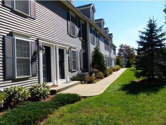 747 Mammoth Rd unit 3, Manchester, NH 03104 - photo 1