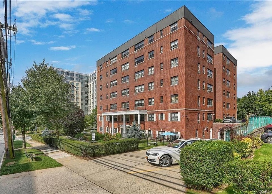 33 Barker Ave unit 3L, White Plains, NY 10601 - photo 1