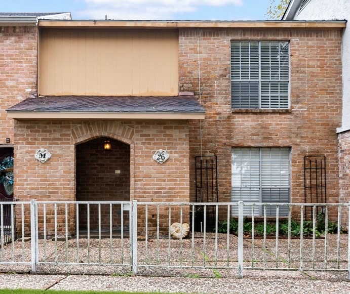 6 E Castle Harbour Dr unit 26, Friendswood, TX 77546 - photo 1