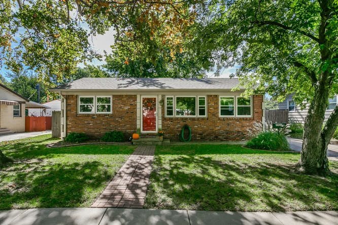Beatiful brick home located in a well established 