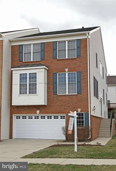 42947 Shelbourne Square, Chantilly, VA 20152 - photo 1