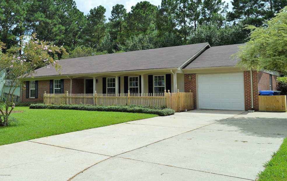 1021 Foscue Dr, Jacksonville, NC 28540 - photo 1