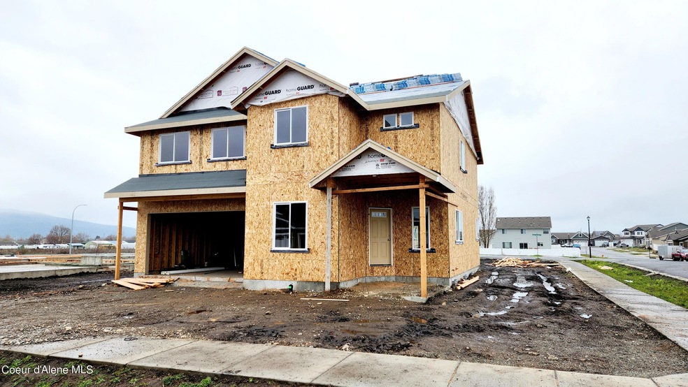 4 bedroom home w/24x36 shop!