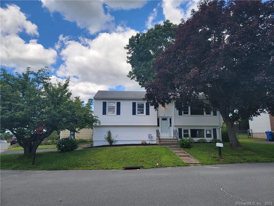 1 Horseshoe Dr, Waterbury, CT 06706 - photo 1