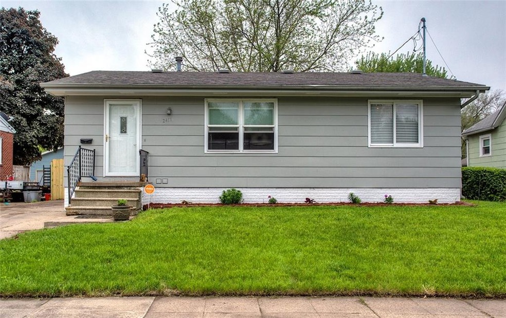 2417 E Walnut St, Des Moines, IA 50317 - photo 1