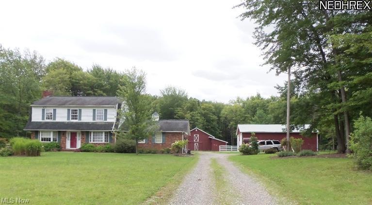 Great little farmette offering 4Br, 2 full bath ce