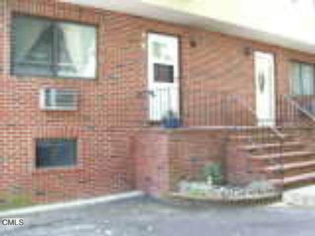 43 Dora St unit 3, Stamford, CT 06902 - photo 1