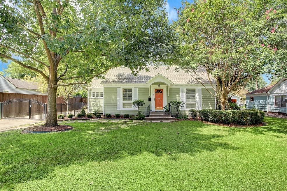 816 W 32nd St, Houston, TX 77018 - photo 1