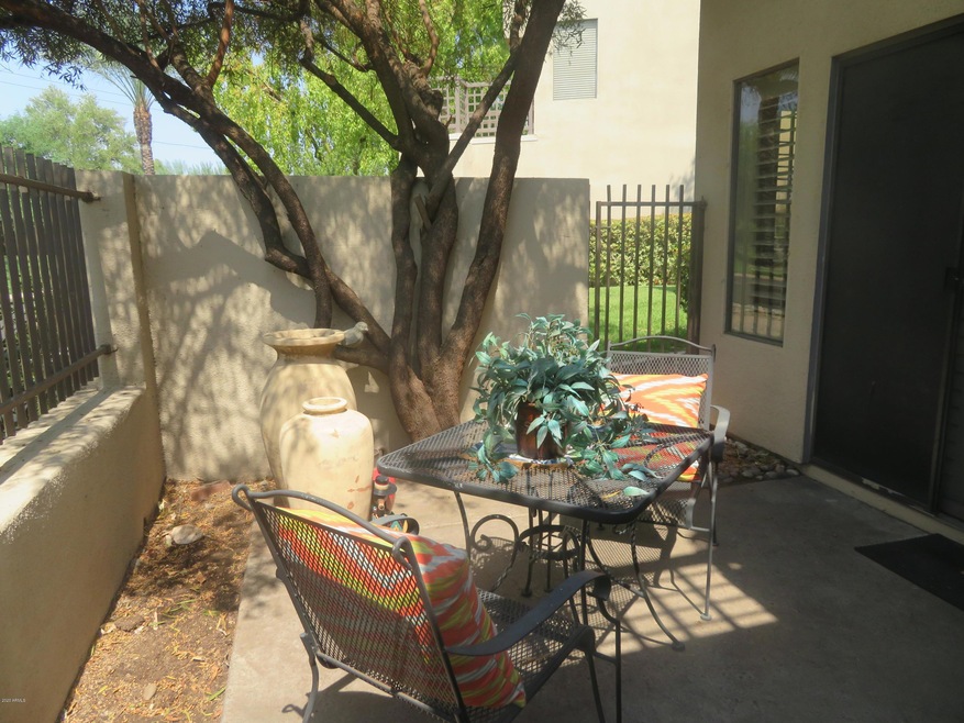 ACCESS OFF LIVING ROOM