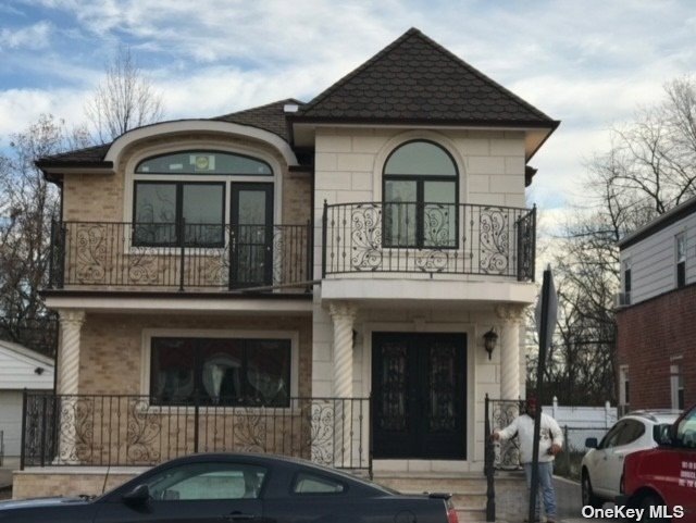 83-11 Langdale St unit 2, New Hyde Park, NY 11040 - photo 1