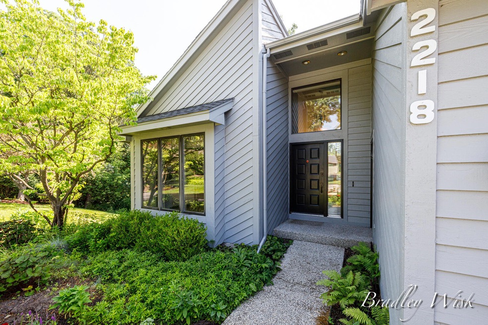 2218 N Thrush Ct SE unit 102, Grand Rapids, MI 49546 - photo 1