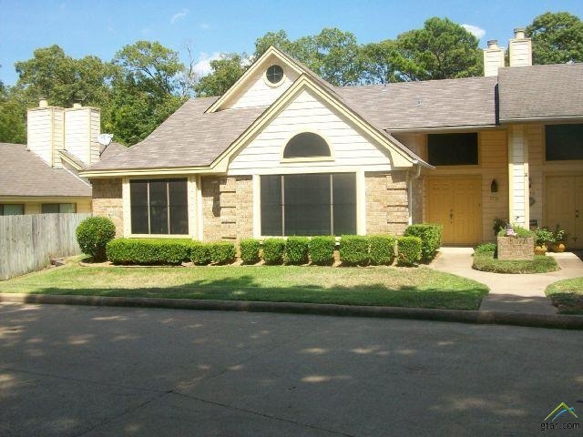 5736 Golden Oaks Dr, Tyler, TX 75703 - photo 1