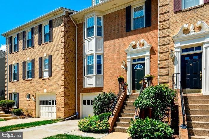 2018 Pieris Ct, Vienna, VA 22182 - photo 1