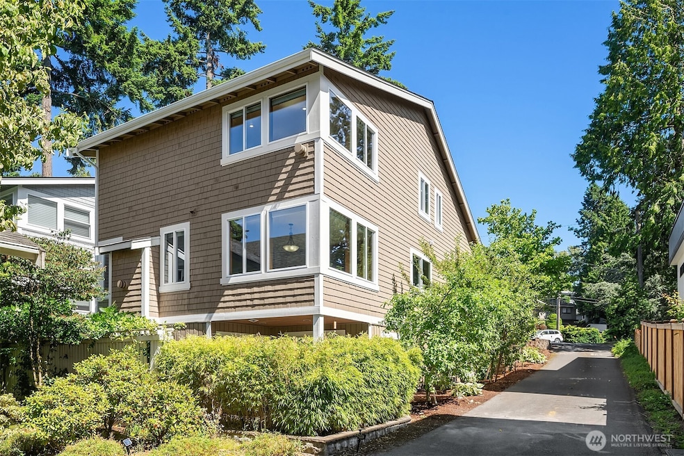 11226 NE 67th St, Kirkland, WA 98033 - photo 1