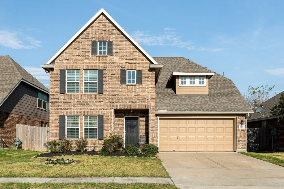 1218 Quarterhorse Dr, Alvin, TX 77511 - photo 1