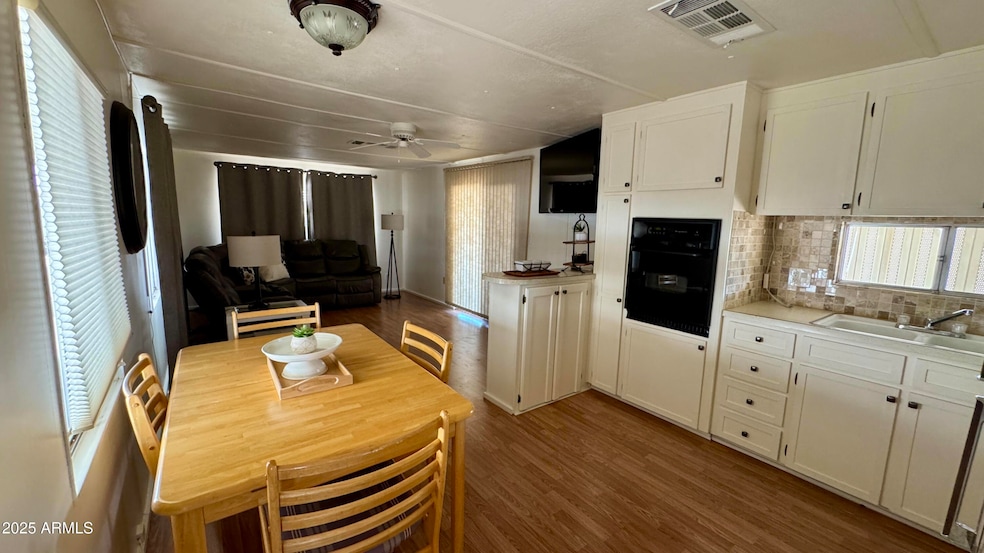 Eat-In Kitchen