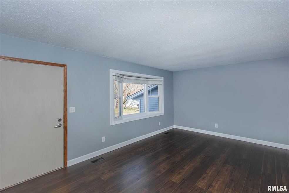 723 W 58th St, Davenport, IA 52806 - photo 1