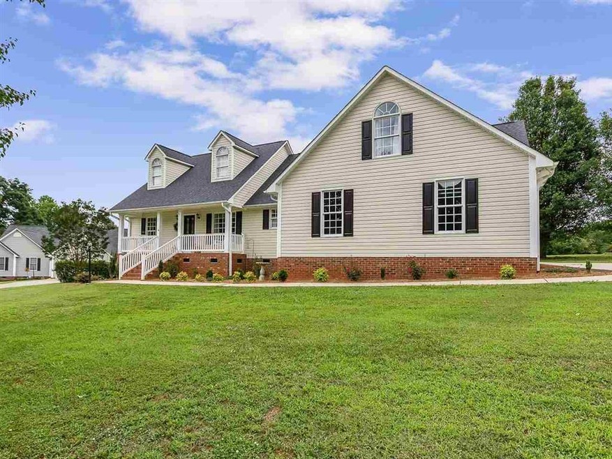 315 Shallowford Dr, Boiling Springs, SC 29316 - photo 1