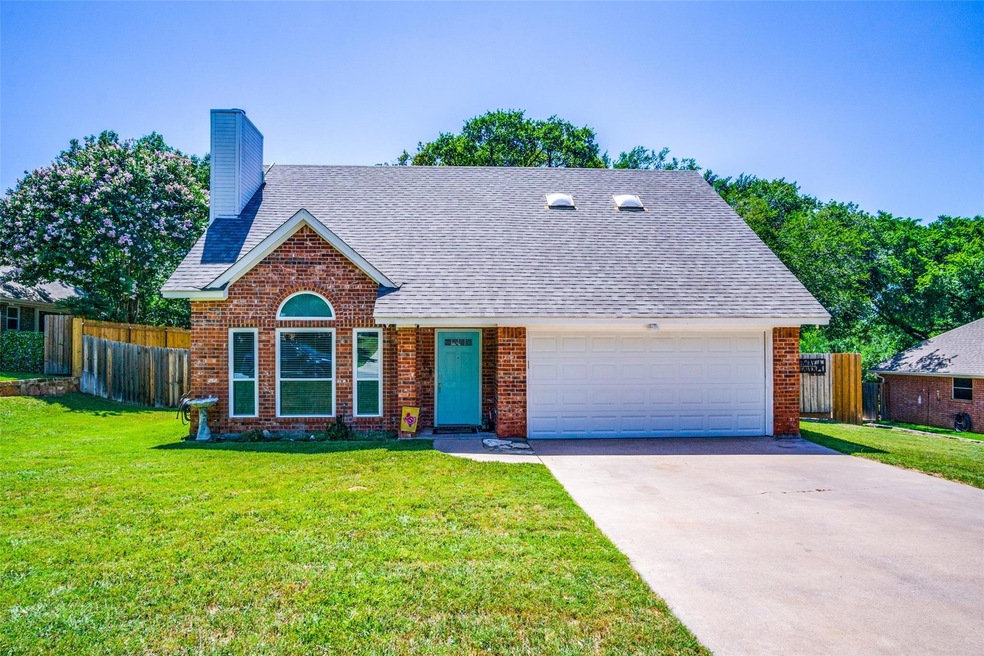 217 Camelot Dr, Weatherford, TX 76086 - photo 1