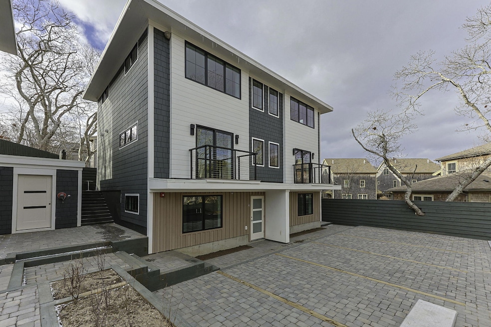 Sold $885,000