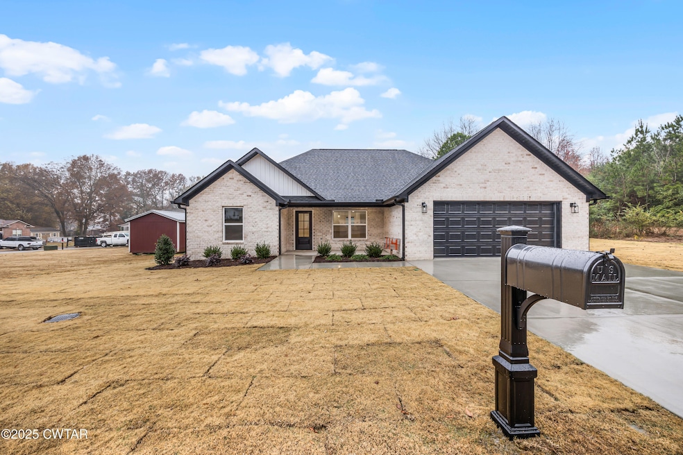 114 Crestview Cove, Trenton, TN 38382 - photo 1