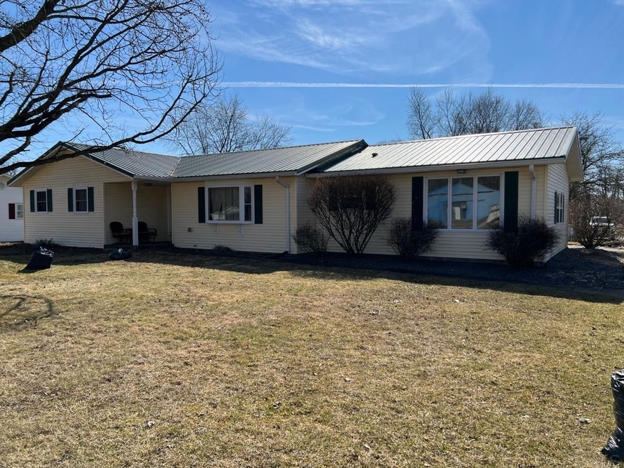 1241 W Marshall Ave, Linton, IN 47441 - photo 1