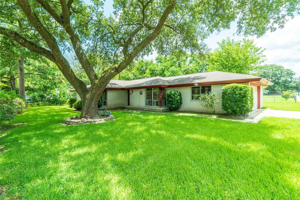 6806 Darien St, Houston, TX 77028 - photo 1