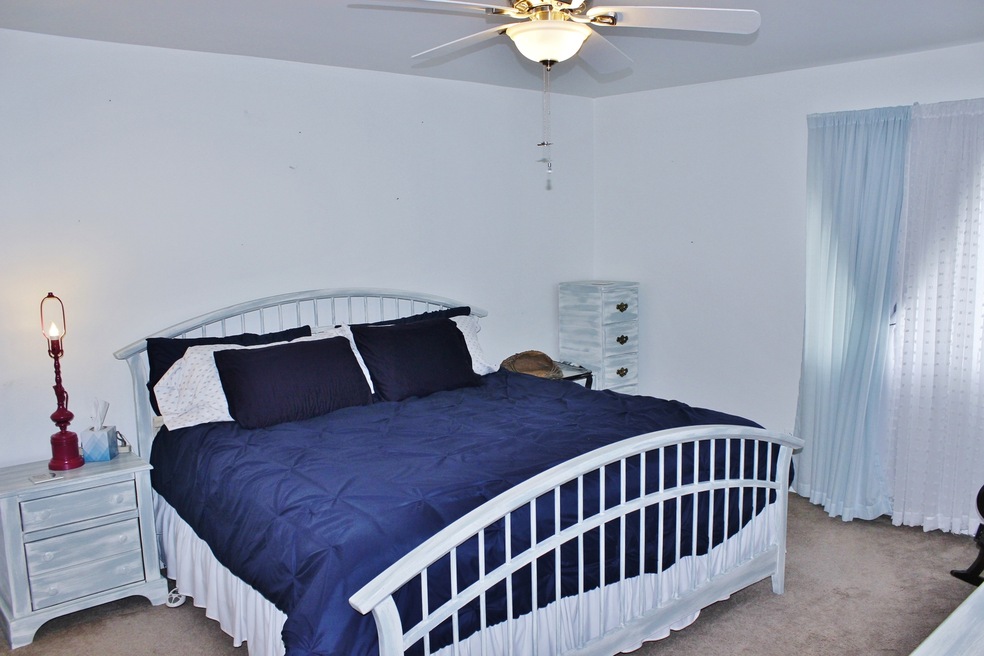 3456 Golfview Dr, Hazel Crest, IL 60429 - photo 1