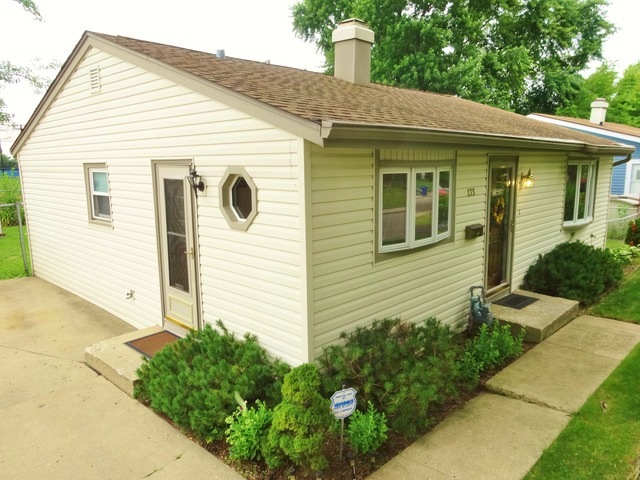 135 Ensenada Dr, Carpentersville, IL 60110 - photo 1