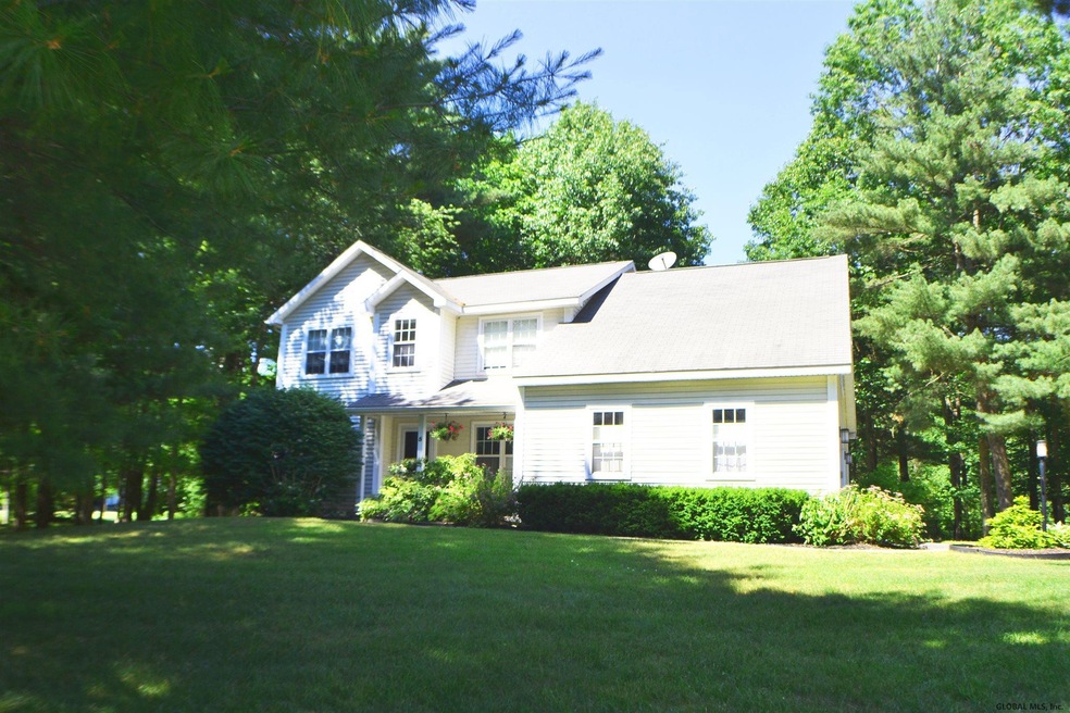 5 Dennis Dr, Clifton Park, NY 12065 - photo 1